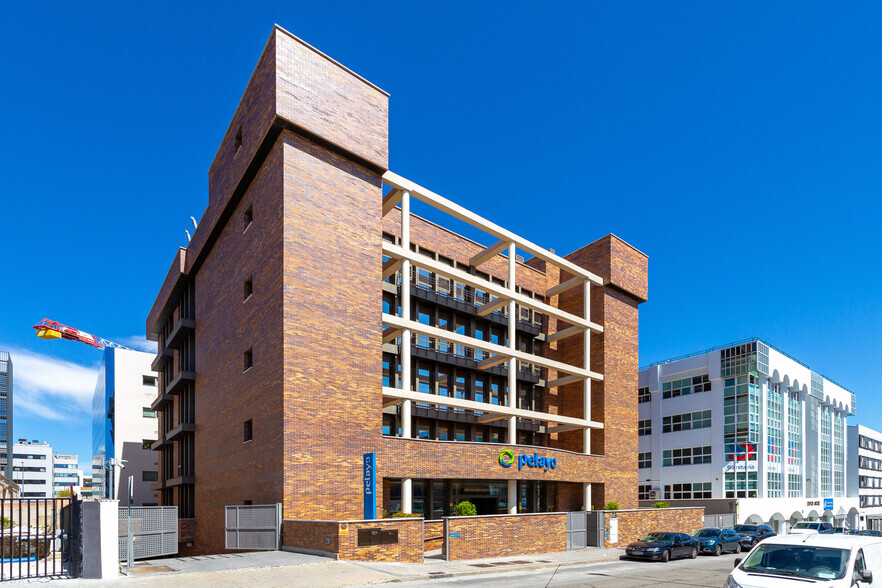 Calle Rufino González, 23, Madrid, Madrid for rent - Building Photo - Image 2 of 2