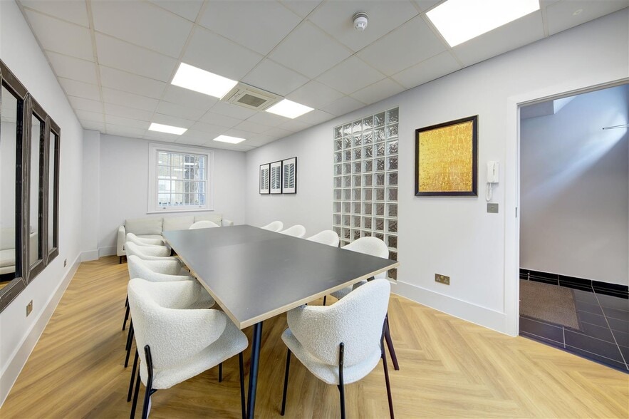 235-237 Vauxhall Bridge Rd, London to rent - Building Photo - Image 2 of 10