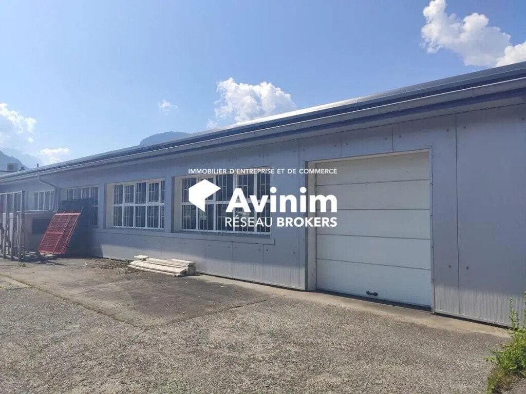 Location Local d'activités 357 m² - Photo 1