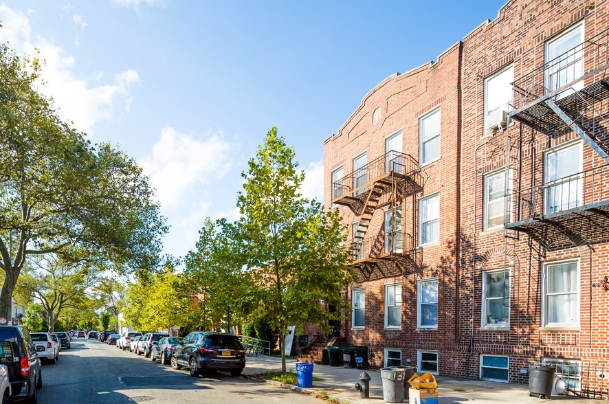 1740 E 4th St, Brooklyn, NY for sale - Building Photo - Image 1 of 1