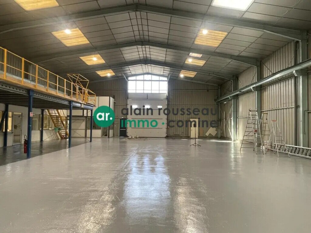 Location Local d'activités 1 050 m² - Photo 1