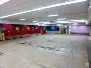 Retail in Madrid, Madrid to rent Interior Photo- Image 1 of 4