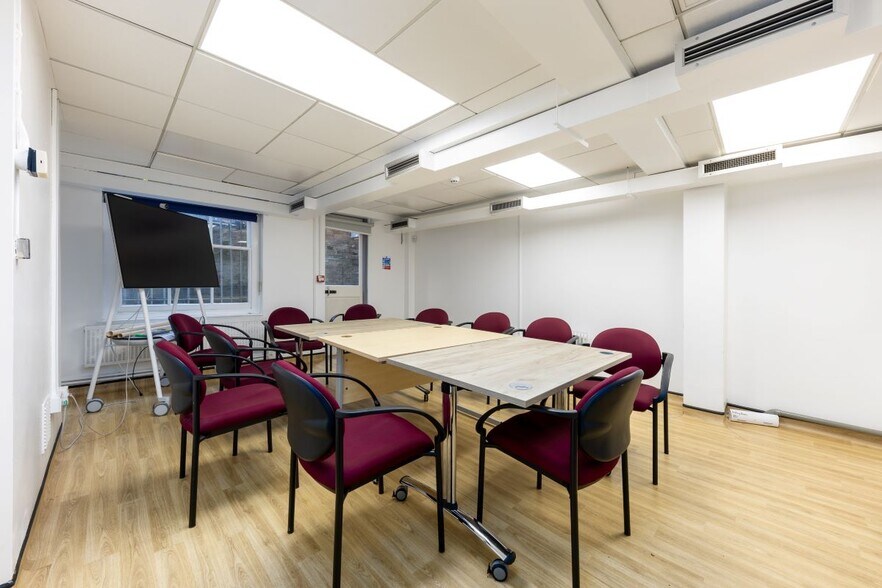 592-594 Holloway Rd, London to rent - Interior Photo - Image 3 of 9