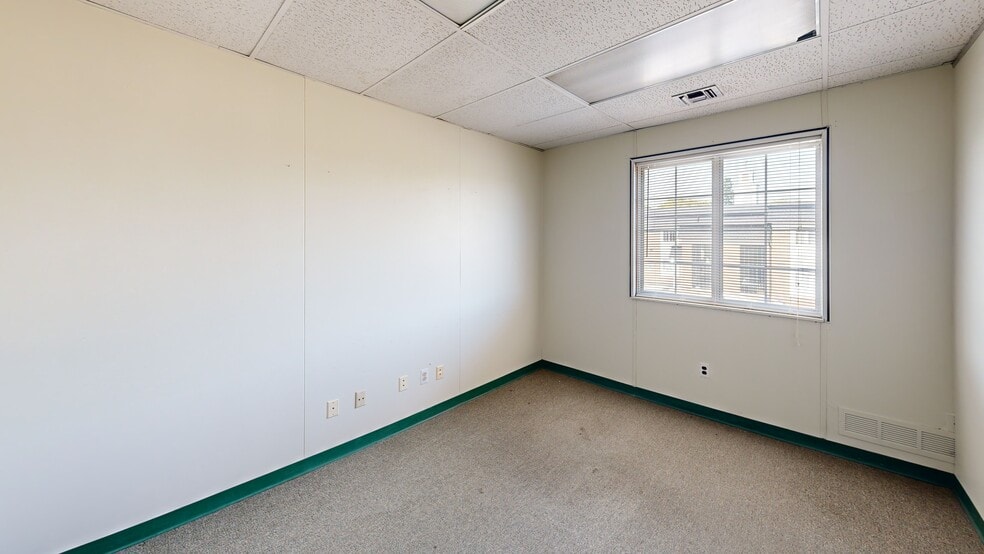 Quakertown Plaza Professional Portfolio portfolio of 2 properties for sale on LoopNet.co.uk - Matterport 3D Scan - Image 3 of 27