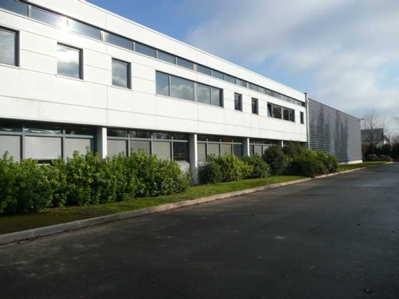 Light Industrial in Tremblay-en-France to rent Building Photo- Image 1 of 21