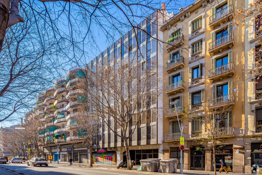 Carrer d'Aragó, 141, Barcelona, Barcelona to rent - Building Photo - Image 3 of 5