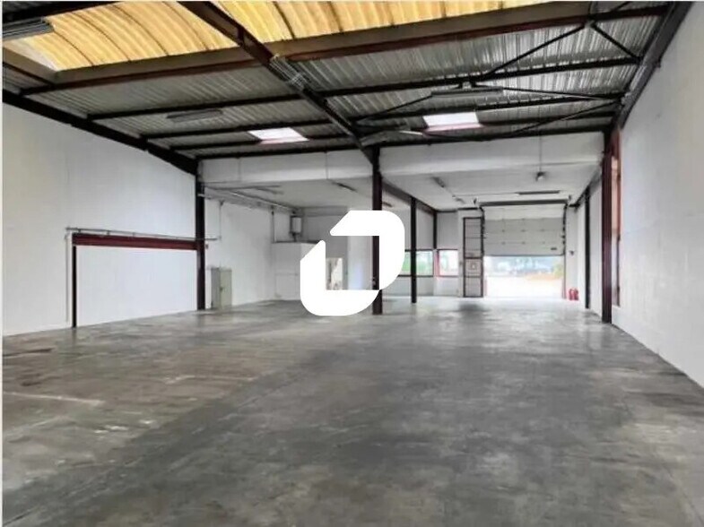Light Industrial in Le Blanc-Mesnil to rent - Building Photo - Image 1 of 6
