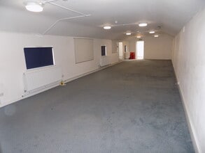 High St, Battle to rent Interior Photo- Image 2 of 3