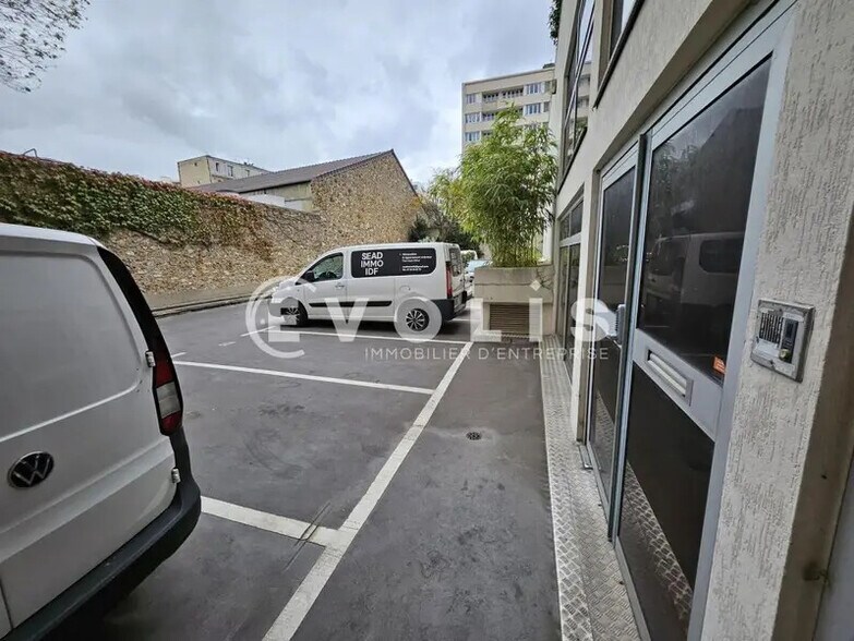 Office in Montrouge to rent - Building Photo - Image 3 of 15