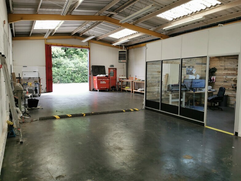 1-7 Clarke Rd, Milton Keynes to rent - Building Photo - Image 3 of 3