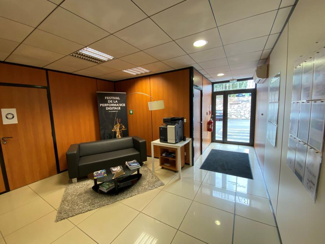 1 Rond-Point De La Résistance, Saint-Jean to rent Lobby- Image 1 of 15