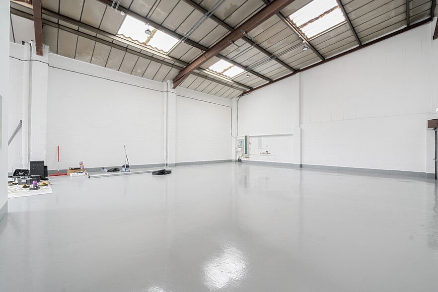 Unit 8 Barratt Way Way, Harrow to rent - Building Photo - Image 3 of 15