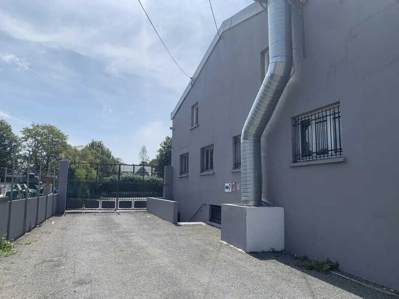 Light Industrial in Lormont to rent - Building Photo - Image 3 of 12