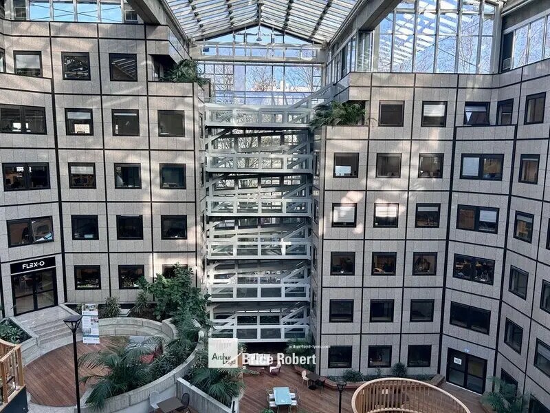 Office in Villeurbanne to rent Building Photo- Image 1 of 15