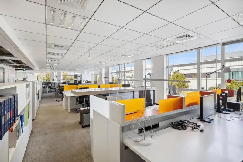 1 Rue Jacques Henri Lartigue, Issy-les-Moulineaux to rent - Interior Photo - Image 2 of 12