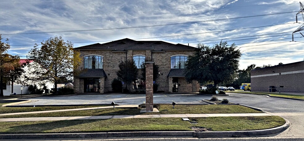 2140 W Grande Blvd, Tyler, TX for rent - Building Photo - Image 2 of 52