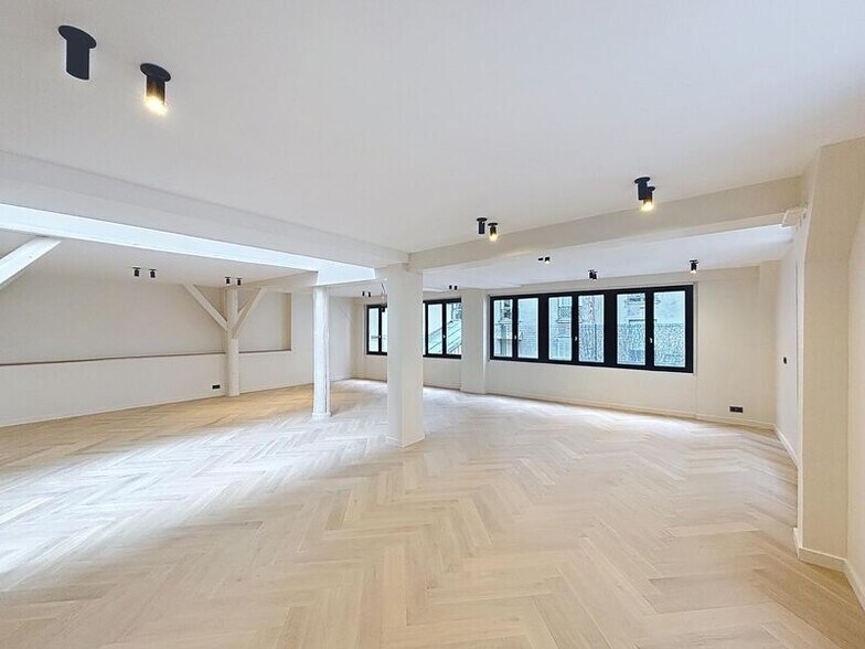 Office in Paris for sale - Interior Photo - Image 3 of 12