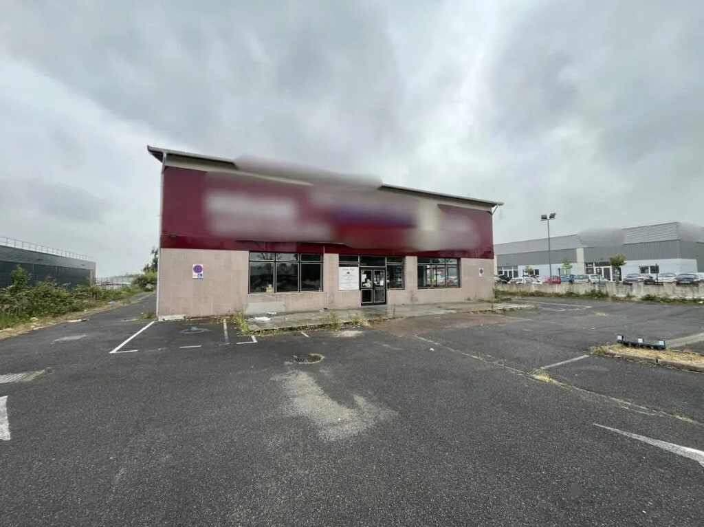 Location Commerce 780 m² - Photo 1