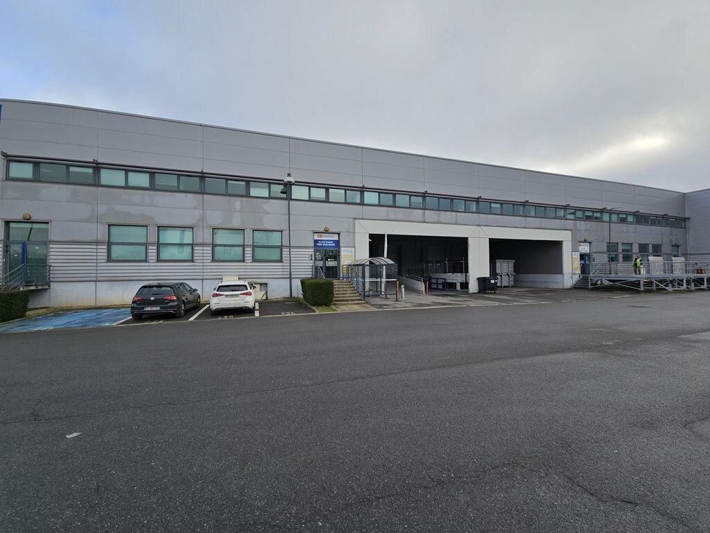Industrial in Ivry-sur-Seine to rent Building Photo- Image 1 of 14
