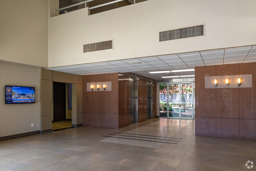 650 N Sam Houston Pky E, Houston, TX for rent - Lobby - Image 3 of 11