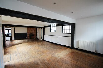 8 Old Cross, Hertford to rent Interior Photo- Image 2 of 6