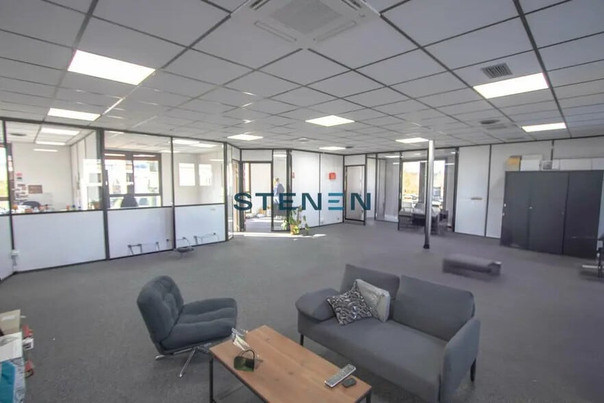 Office in Aix-en-Provence to rent - Interior Photo - Image 3 of 6