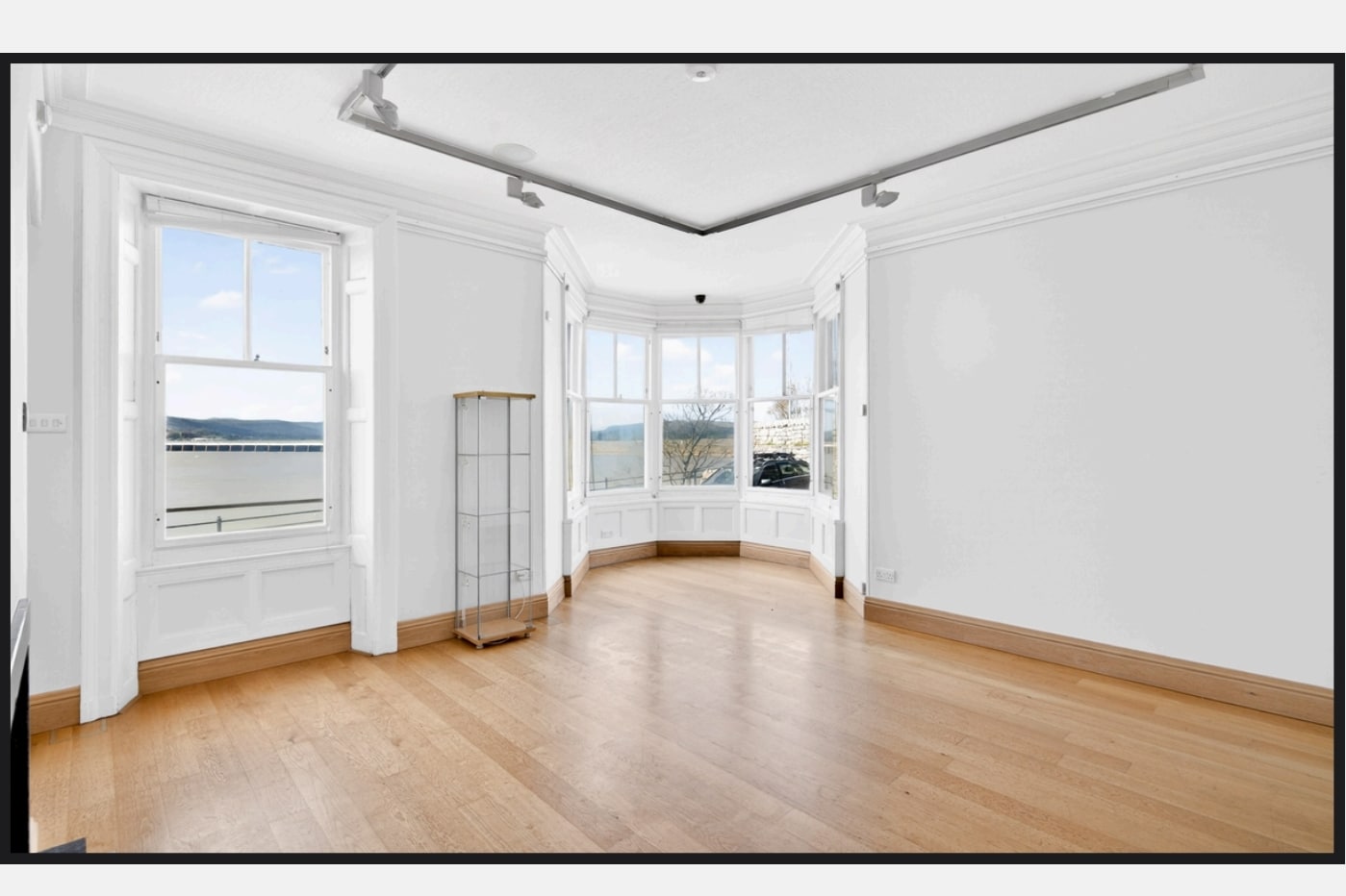 20-21 The Promenade, Carnforth to rent Interior Photo- Image 1 of 11