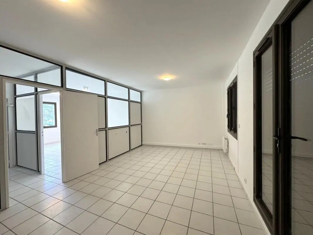 Office in Conflans-Sainte-Honorine to rent Building Photo- Image 1 of 9