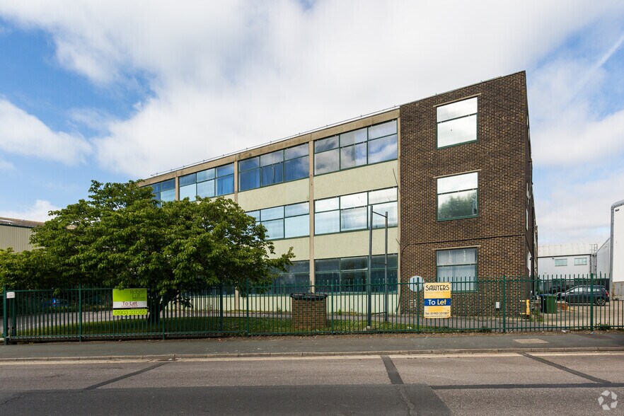 Chartwell Rd, Lancing for sale - Primary Photo - Image 1 of 1