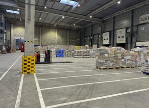 Industrial in 9 Rue Du Poitou, Bretigny-Sur-Orge to rent Interior Photo- Image 2 of 11