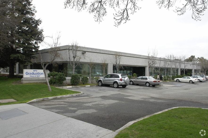 105-117 Fourier Ave portfolio of 2 properties for sale on LoopNet.co.uk - Primary Photo - Image 2 of 4