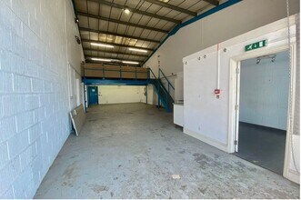 Aston Rd, Bedford to rent Interior Photo- Image 2 of 3