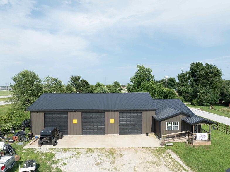 203 E Steel St, Seymour, MO for rent - Building Photo - Image 1 of 49