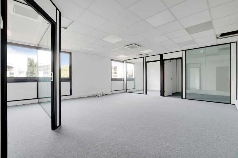 Office in Boulogne-Billancourt to rent - Interior Photo - Image 1 of 11