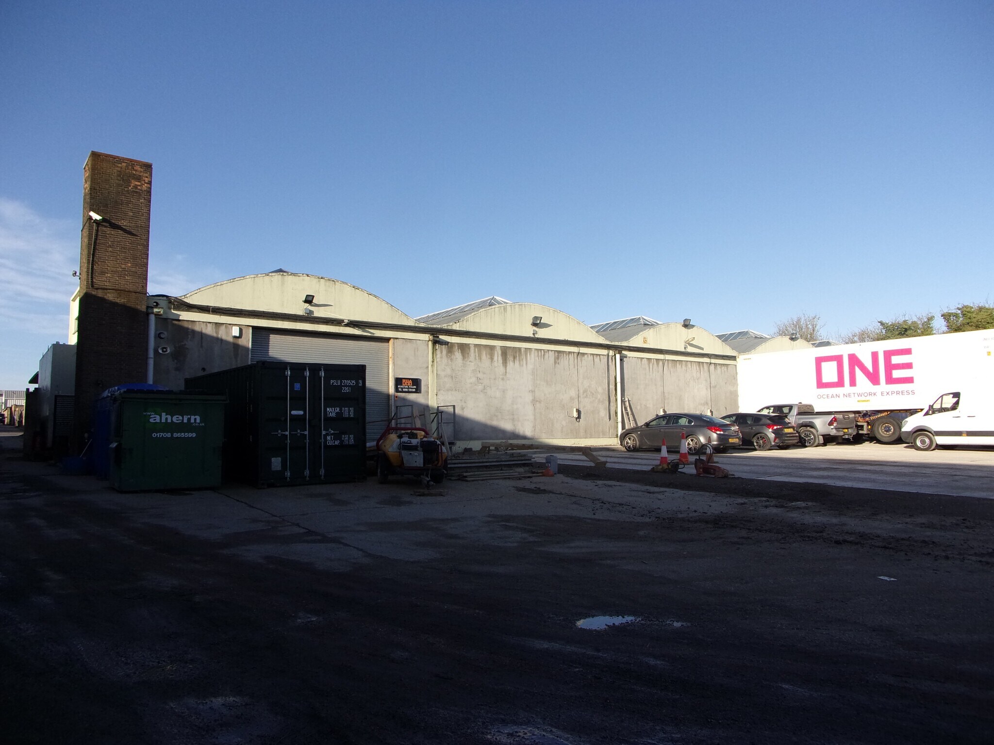 Honywood Rd, Basildon to rent Building Photo- Image 1 of 2