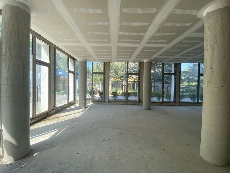 167 Rue De Paris, Bobigny to rent - Building Photo - Image 3 of 5