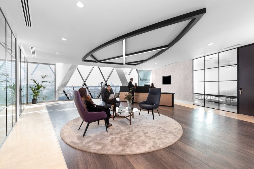30 St Mary Axe, London to rent - Interior Photo - Image 3 of 10