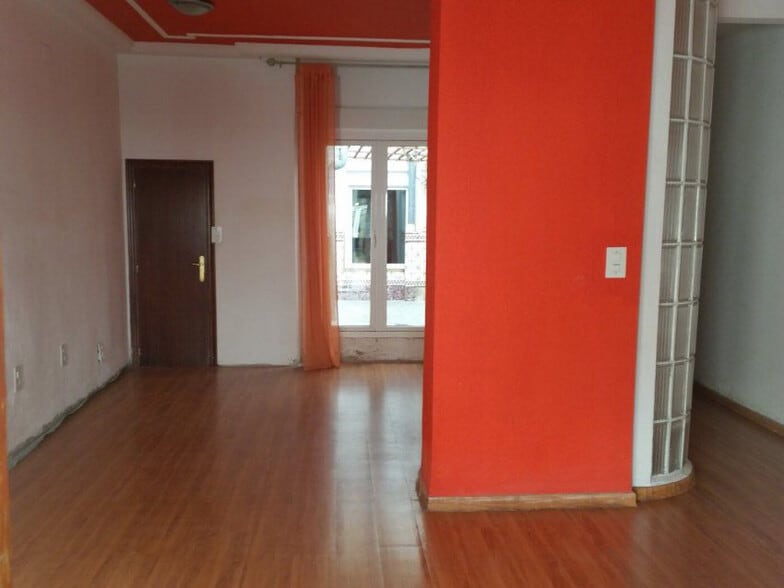 Retail in Ontinyent, Valencia to rent - Interior Photo - Image 1 of 6