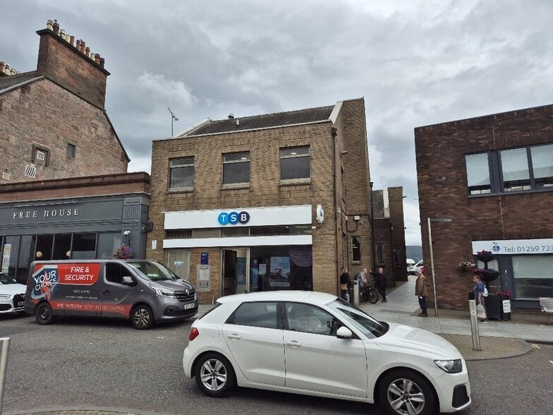 30 Drysdale St, Alloa to rent - Building Photo - Image 1 of 9