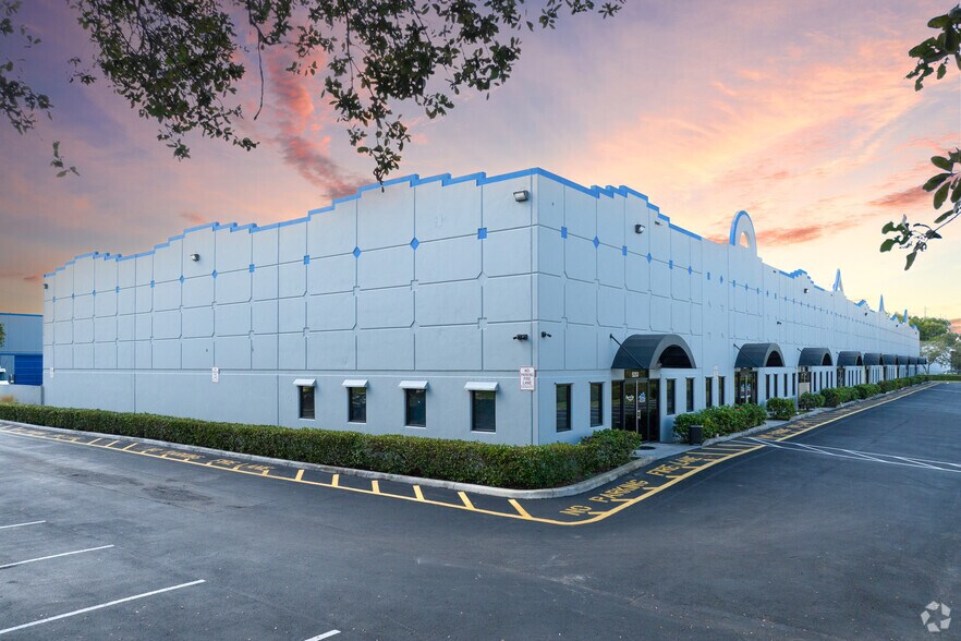 5259-5299 NW 108th Ave, Sunrise, FL for rent - Building Photo - Image 2 of 6