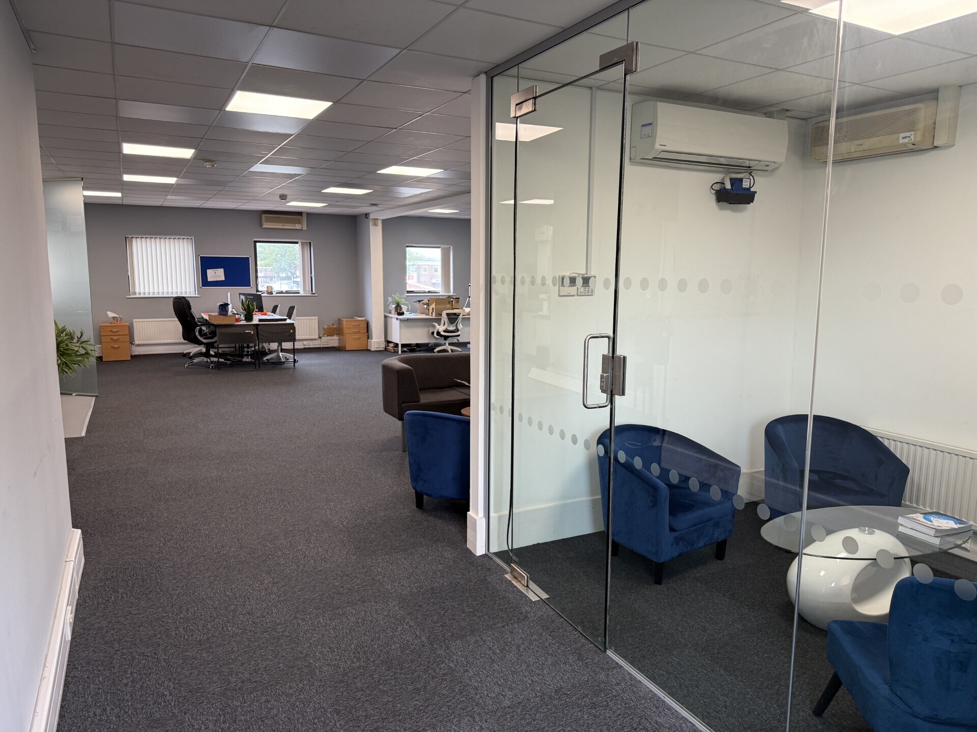 Gatwick Rd, Crawley to rent Interior Photo- Image 1 of 1