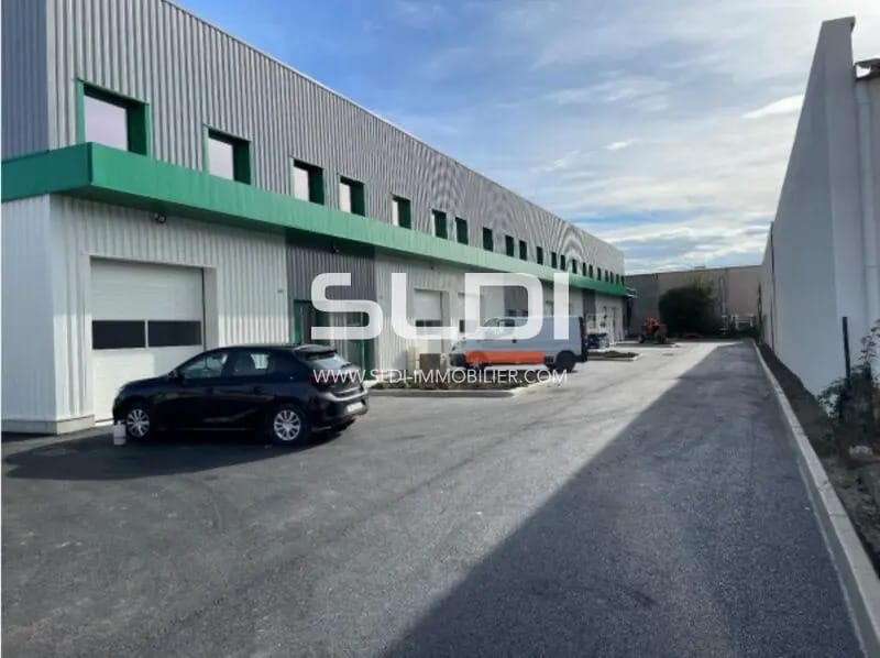 Light Industrial in Mions to rent Building Photo- Image 1 of 9