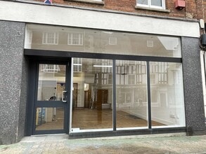 36 High St, Newport Pagnell to rent Building Photo- Image 1 of 2