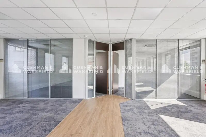 38-40 Rue Victor Hugo, Courbevoie to rent - Interior Photo - Image 2 of 13