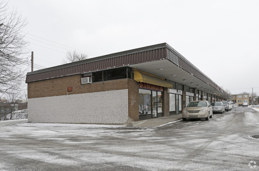 5753-5781 Av Caldwell, Montréal, QC for rent - Building Photo - Image 2 of 2