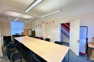 101 Park St, Luton to rent Interior Photo- Image 2 of 3