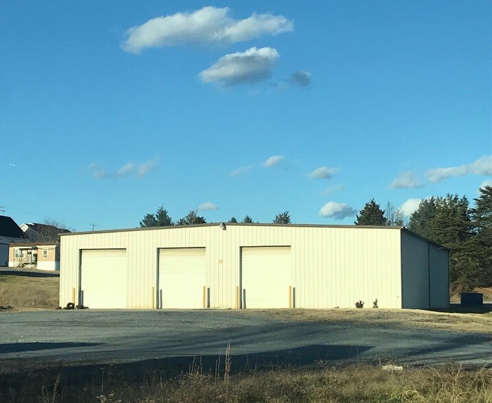 2781 Wards Rd, Altavista, VA 24517 UK