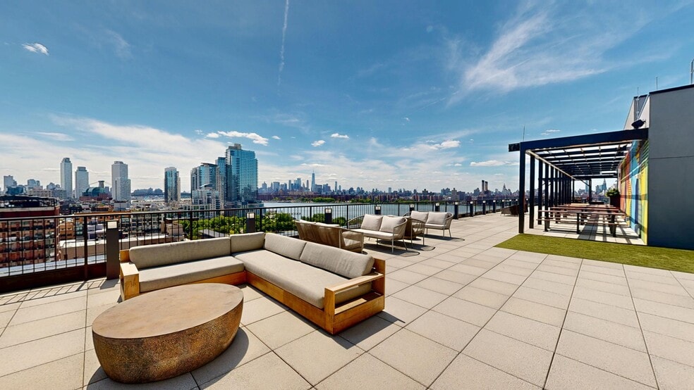 25 Kent Ave, Brooklyn, NY to rent - Matterport 3D Scan - Image 2 of 38