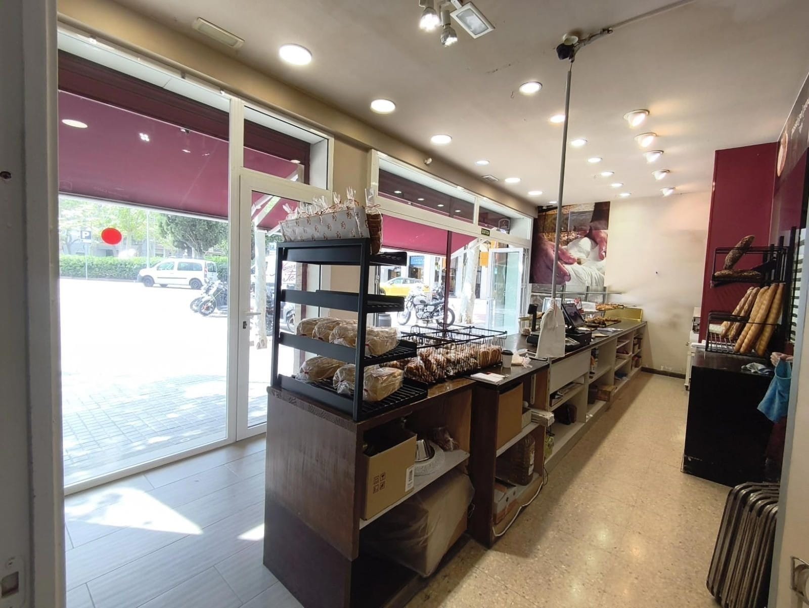 Retail in Barcelona, Barcelona to rent Interior Photo- Image 1 of 12