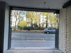 Retail in Paris to rent Interior Photo- Image 1 of 11